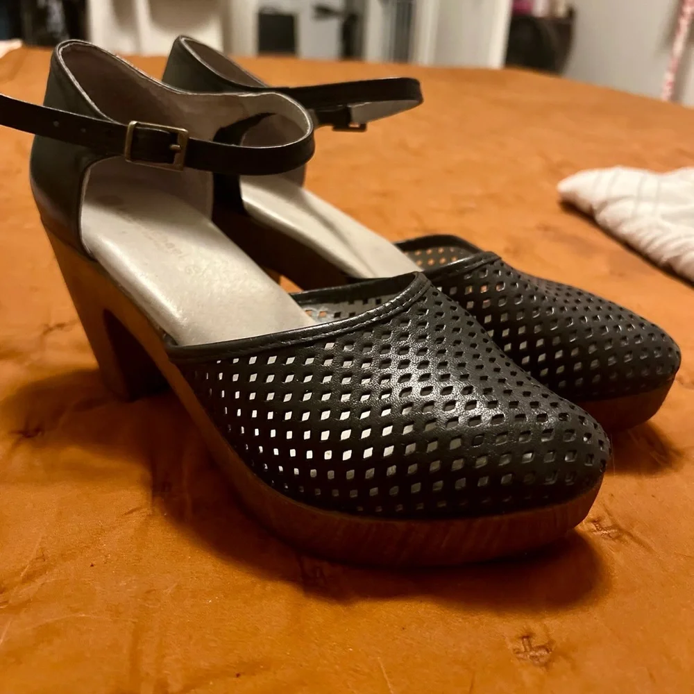 Eric Michael Black Leather and Wood Clog Heels - Picture 4 of 10